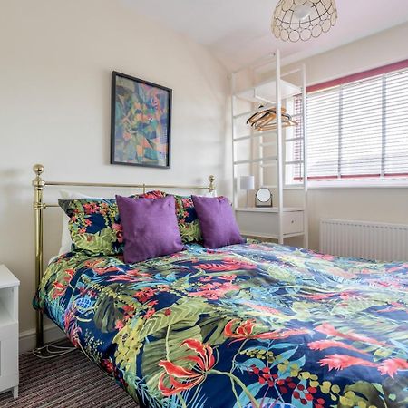 Chic 2-Bedroom Townhouse In Vibrant Abergavenny Zewnętrze zdjęcie