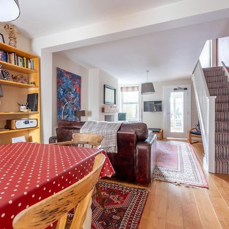 Chic 2-Bedroom Townhouse In Vibrant Abergavenny Zewnętrze zdjęcie