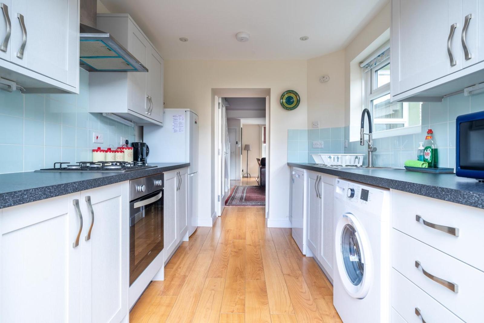 Chic 2-Bedroom Townhouse In Vibrant Abergavenny Zewnętrze zdjęcie